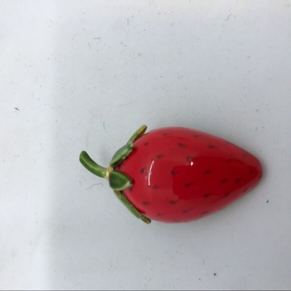 Vintage Originals by Robert Red Enamel Strawberry Brooch - Picture 4 of 6